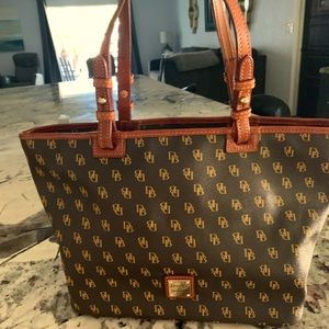 Dooney & Bourke